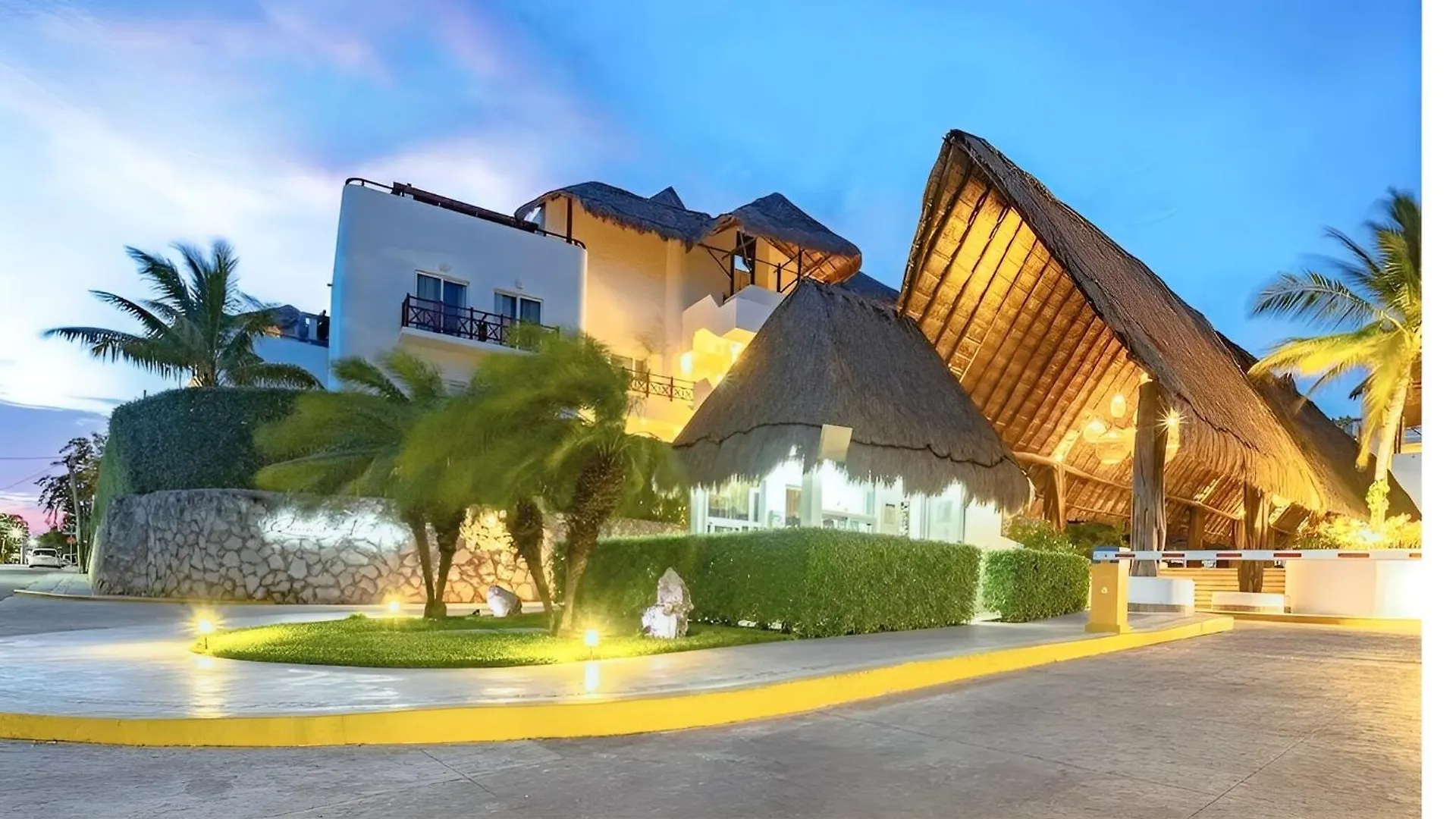 Luxury Duplex -4 Pers- 2Mn Beach&5Th Av, Pool, Gym Playa del Carmen Apartment